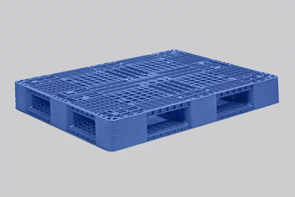 Пластиковый паллет 1200x1000x150 перфорированный на шести полозьях