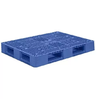 Пластиковый паллет 1200x1000x150 перфорированный на шести полозьях