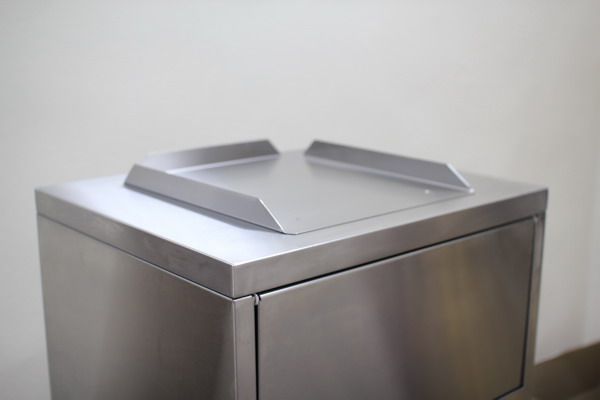 Урна Мега-3, 510х610х1310 мм, шлифованная, с емкостью 120 л