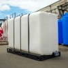 Емкость KR 4000л белая с откидной крышкой в обрешетке (полный слив)
