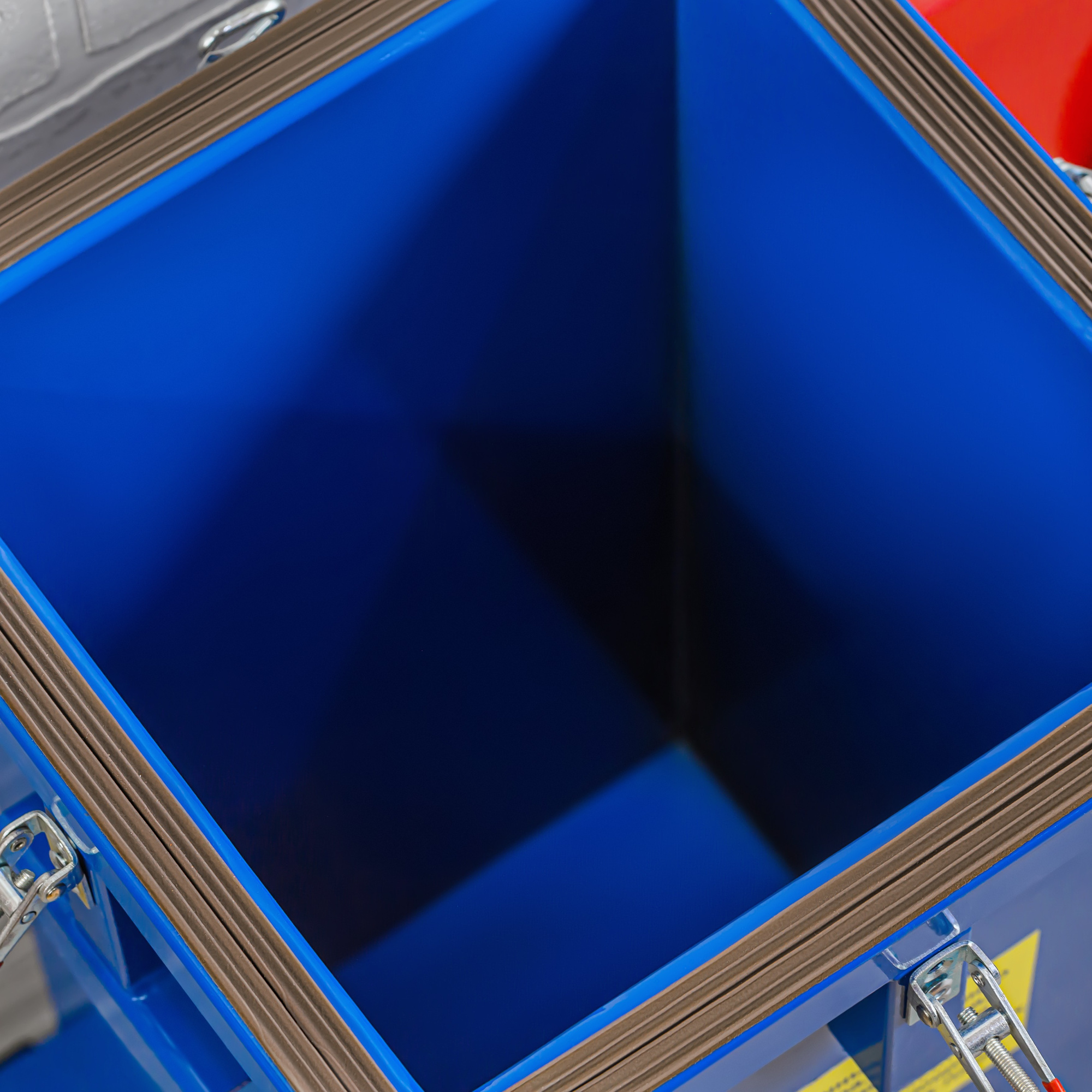 Контейнер герметичный специализированный вертикальный для битых ламп и термометров ГСК 1000, 1000х1000х1000 мм