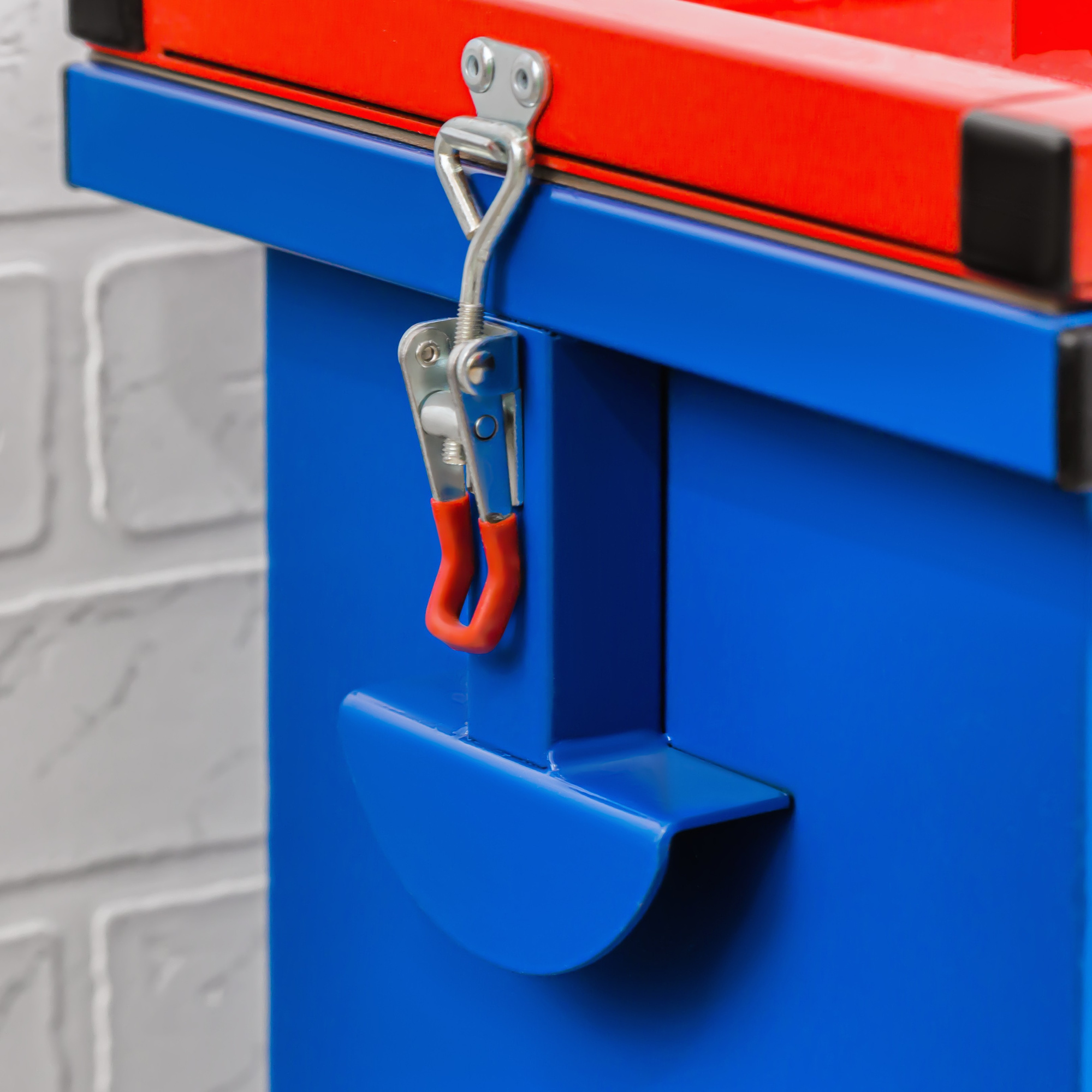 Контейнер герметичный специализированный вертикальный для битых ламп и термометров ГСК 1000, 1000х1000х1000 мм